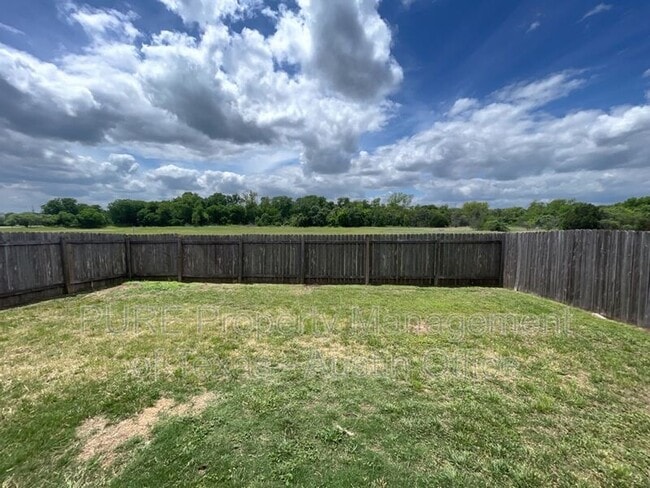 Building Photo - 7505 Cedar Edge Dr