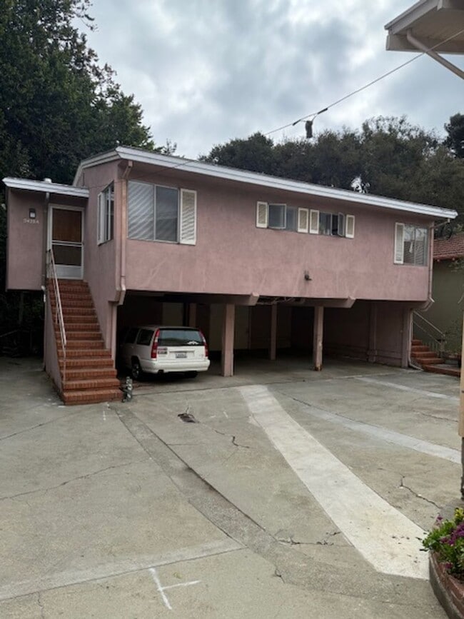 Building Photo - 5428 Claremont Ave