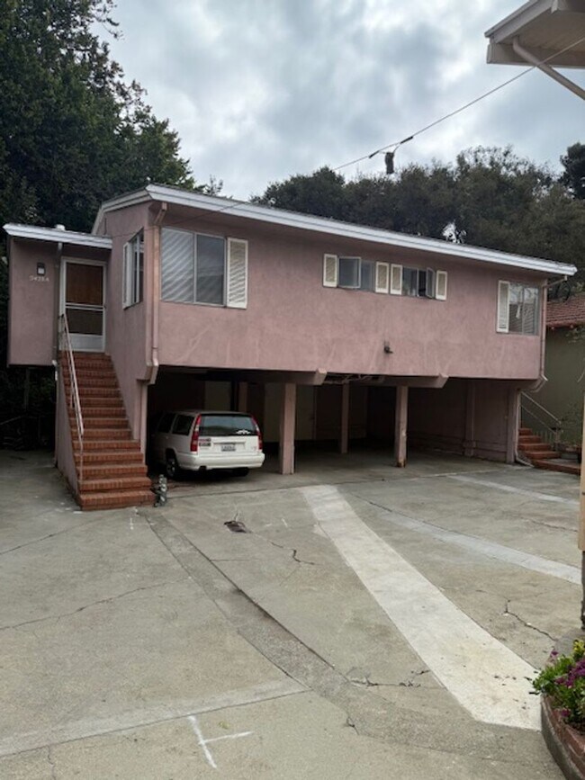 Primary Photo - 5428 Claremont Ave