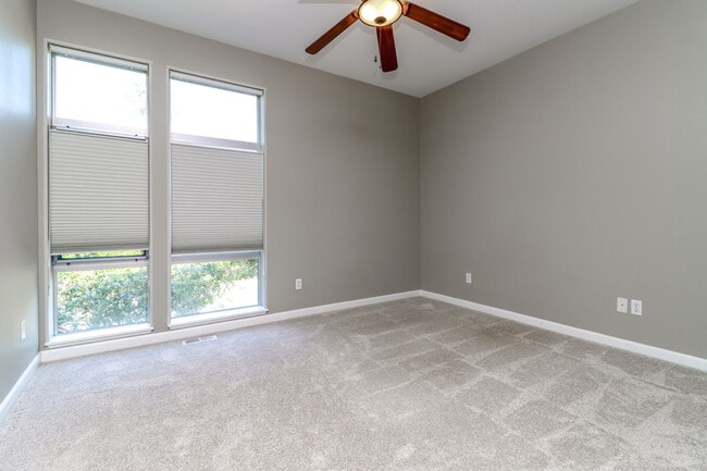 Building Photo - 2355 Yakima Ct