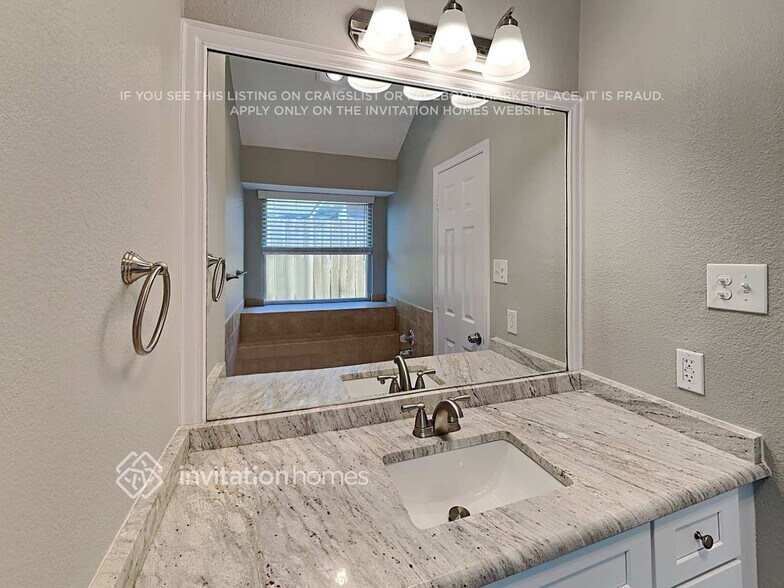 Building Photo - 1038 Fairview Ct