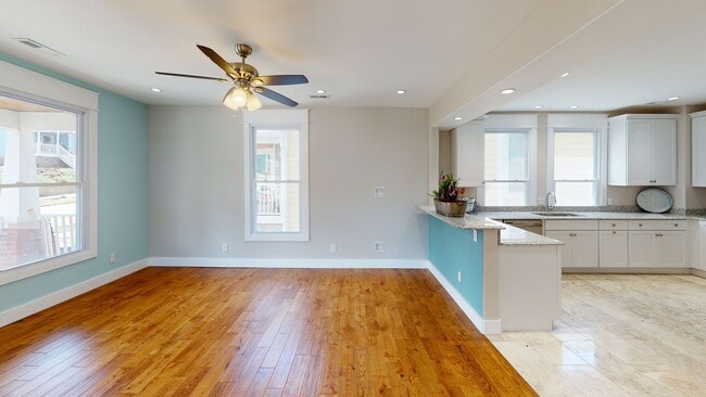 Building Photo - $1725 per Bedroom | 4BR/4BA Off-Campus Hom...