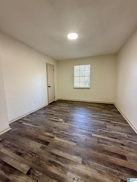 Building Photo - 648 Cort Cir NE