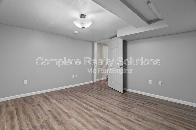 Building Photo - 8028 Wynwood Dr
