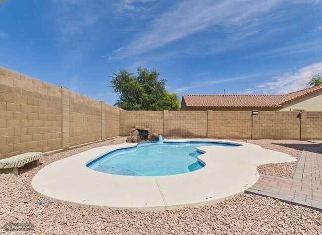 Building Photo - Luxury Awaits with Designer Details