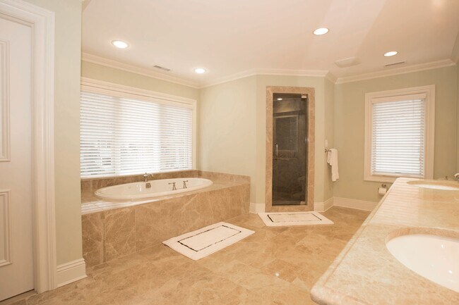 Building Photo - 146 Palisades Ave