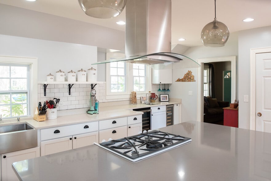 Chef's Kitchen with Wet Bar - 417 E Government Ave