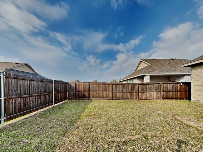 Building Photo - 5604 Elwood Dr