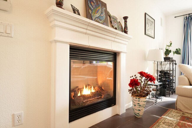 Building Photo - Beautiful Mediterranean-style Livermore Condo!