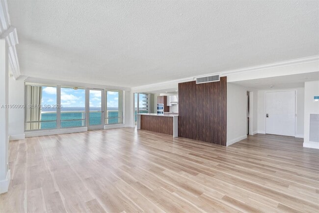 Building Photo - 2100 S Ocean Ln