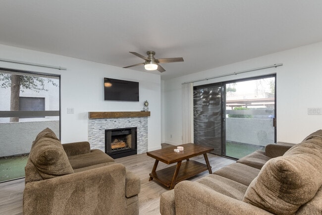 Building Photo - 2959 N 68th Pl