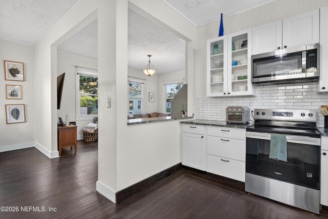 Building Photo - 1903 Dewey Pl