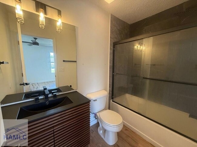 Building Photo - 1100 Pineland Ave