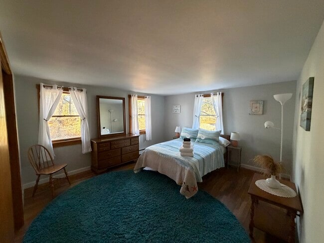 Building Photo - 10 Avery Ave