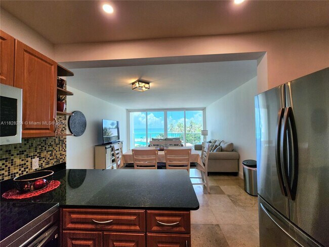 Building Photo - 3505 S Ocean Dr