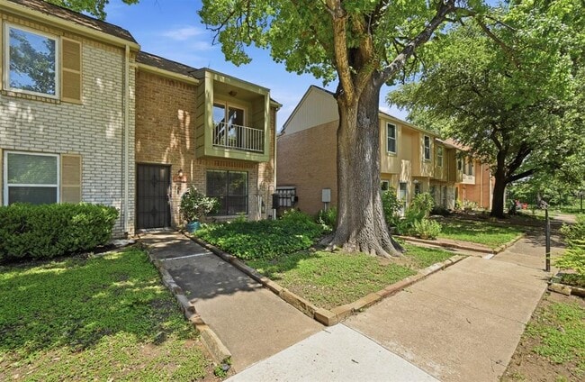 Building Photo - 9009 N Plaza