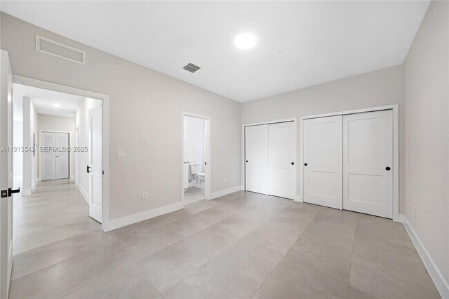 Building Photo - 4309 E 8th Ct