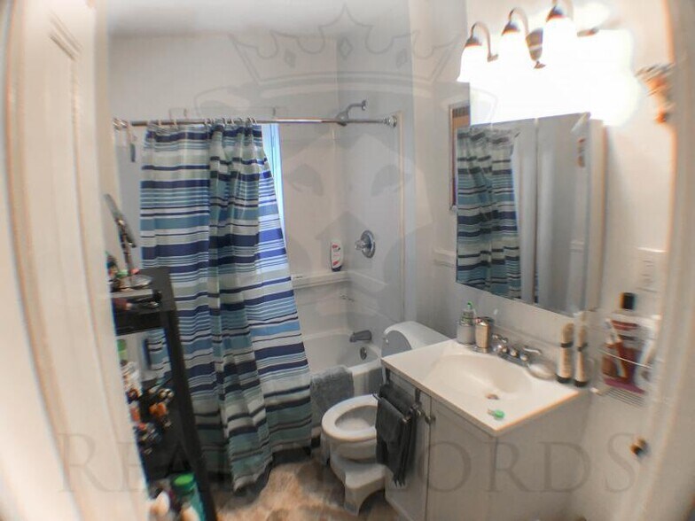 Building Photo - 17 Higgins St