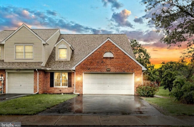 Building Photo - 416 Huntington Dr