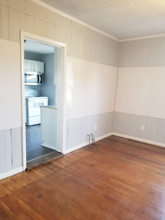 Building Photo - Two Bedroom Two Story Townhome Close to th...