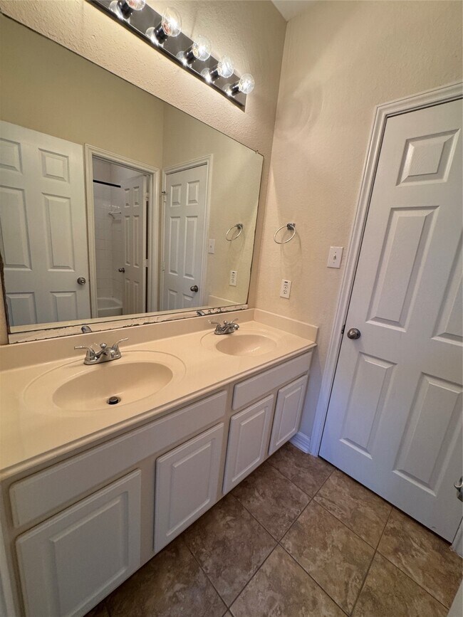 Building Photo - 6003 Marble Hollow Ln