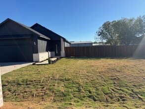 Building Photo - 104 Francis St