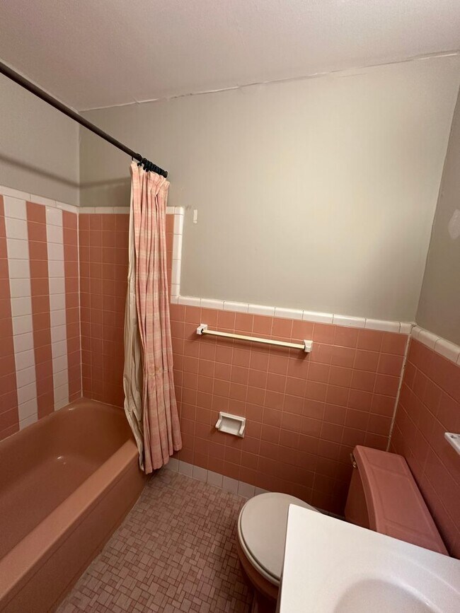 Building Photo - 356 Beverly Blvd