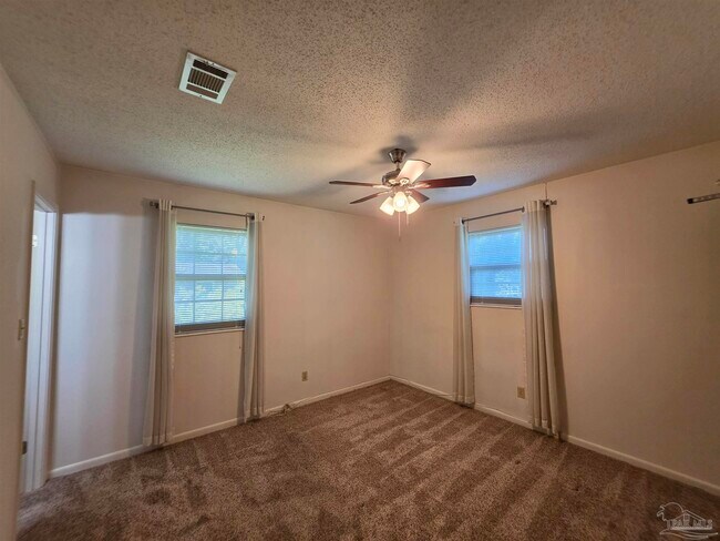 Building Photo - 5505 Fairview Dr