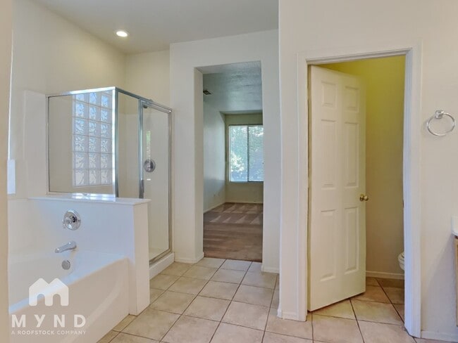 Building Photo - 6780 W Bronco Trail