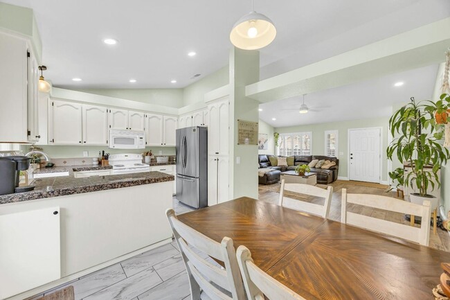 Building Photo - Adorable 3 bedroom 2 bath home