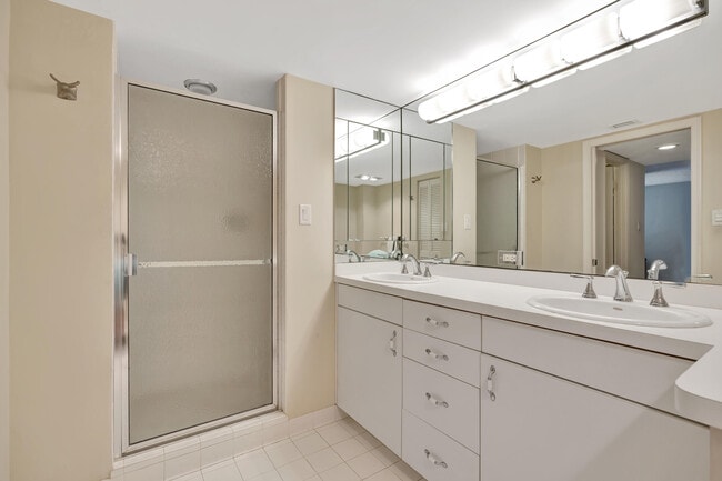 Building Photo - 5380 N Ocean Dr