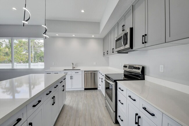 Building Photo - Single Family Home in Boca Raton