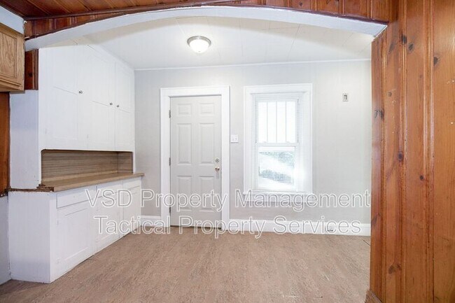 Building Photo - 2078-2018 18th St SW