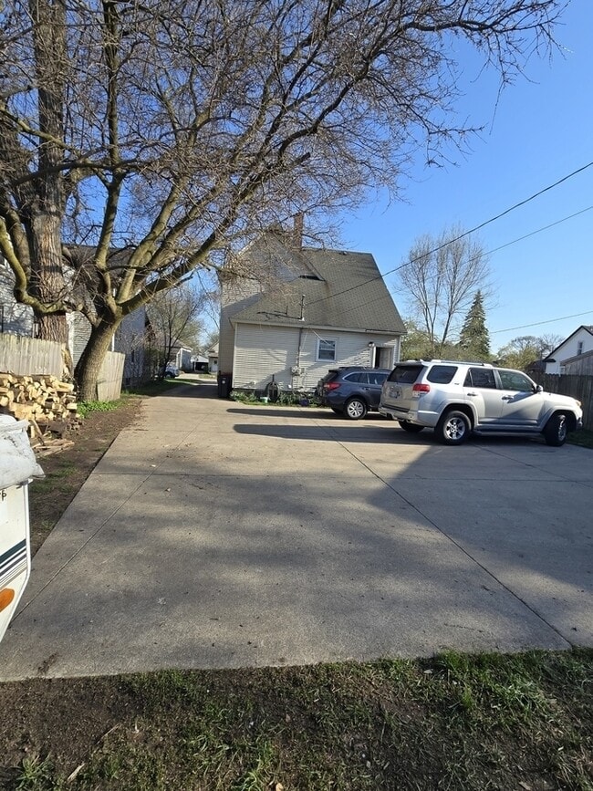 Building Photo - 246 W 14th St