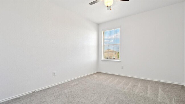 Building Photo - 141 Miracle Dr