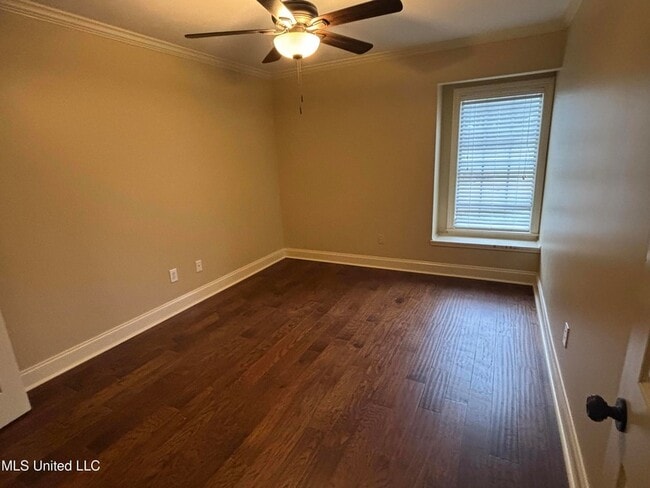 Building Photo - 132 Hillcrest Way