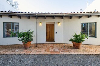 Building Photo - Charming 4BR Home Available in Private Portola Valley Cul de Sac