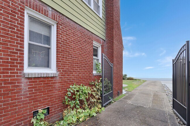 Building Photo - Beautiful Waterview Home on Chesapeake Ave. Contact Victoria Jenkins at (757) 525-7157 for more i...