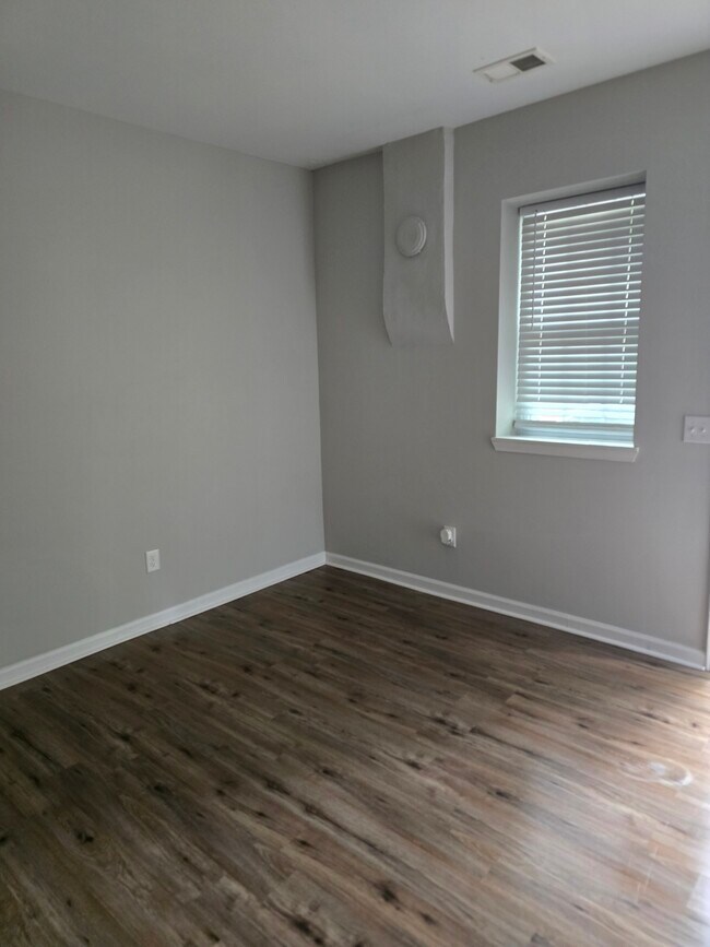 Building Photo - Macon Drive