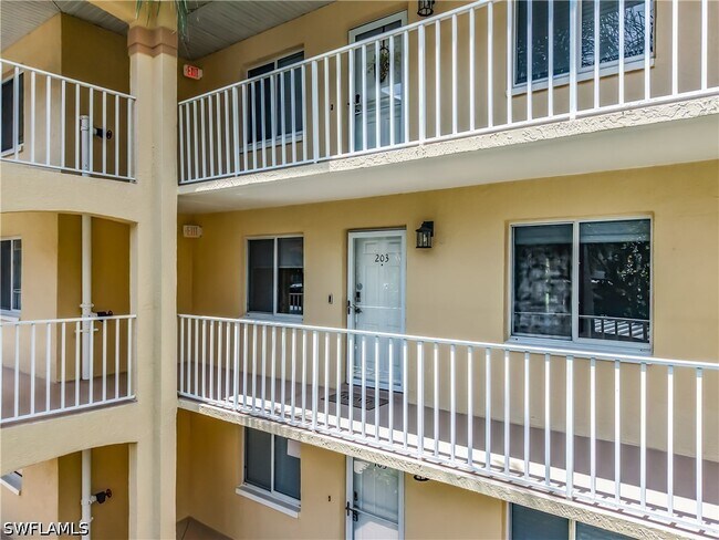 Building Photo - 3685 Amberly Cir