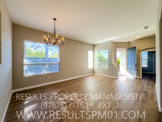 Building Photo - Lovely 4 bedroom Roseville home Olympus po...