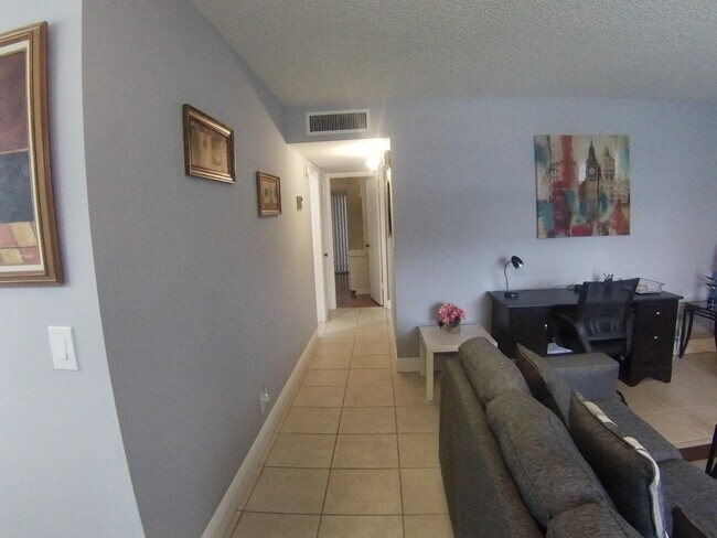 Building Photo - 133 Normandy Ln
