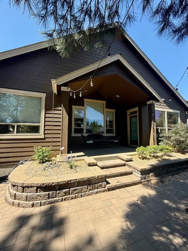 Building Photo - Luxury Single-Level Home with 3-Car Garage...