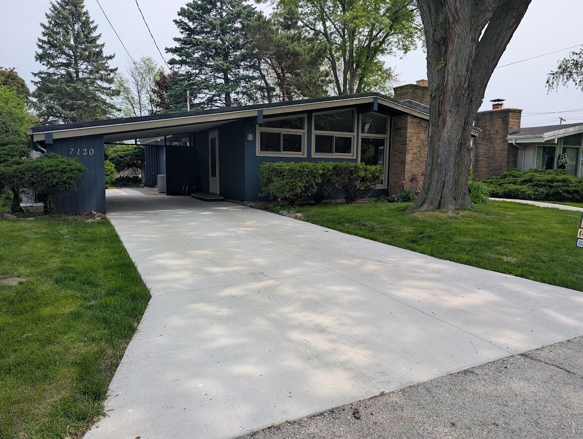 Building Photo - 7120 W Eden Plz