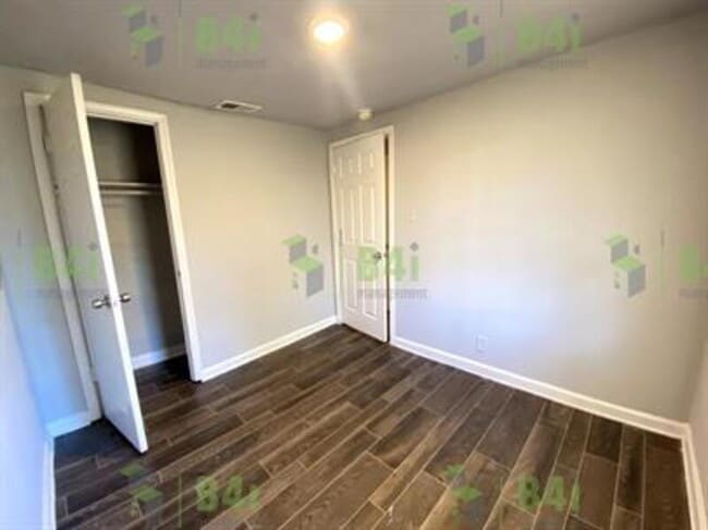 Building Photo - 8012 Green St