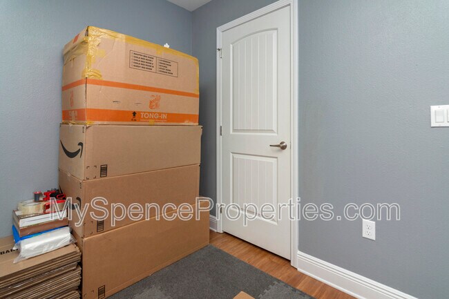 Building Photo - 216 Raptor Dr