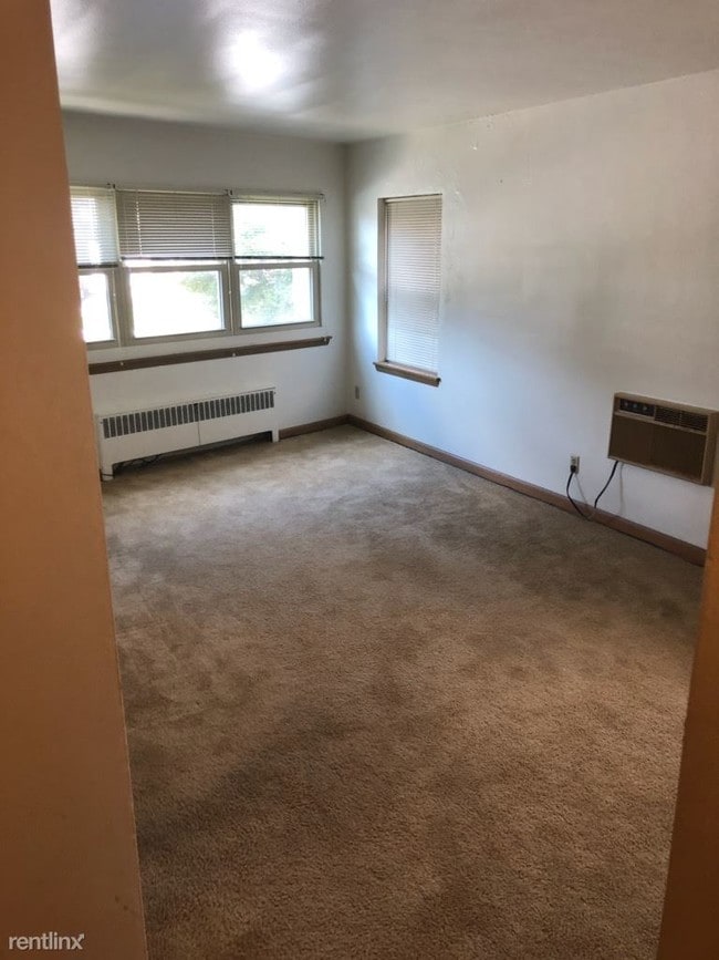 Building Photo - 4215 W Martin Dr