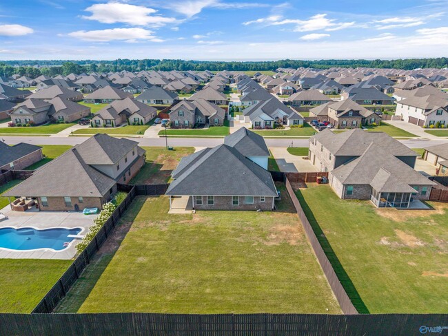 Building Photo - 17050 Stonegate Dr