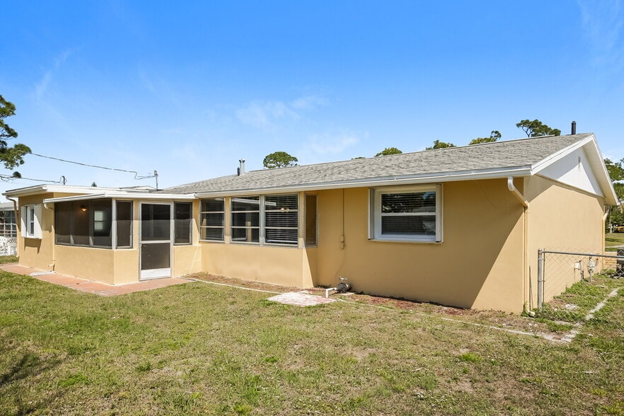 Building Photo - 8109 Coco Solo Ave