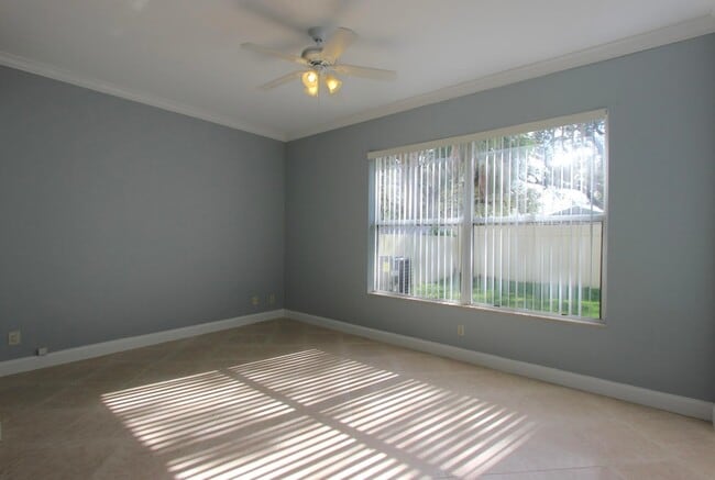 Building Photo - 240 Sussex Cir